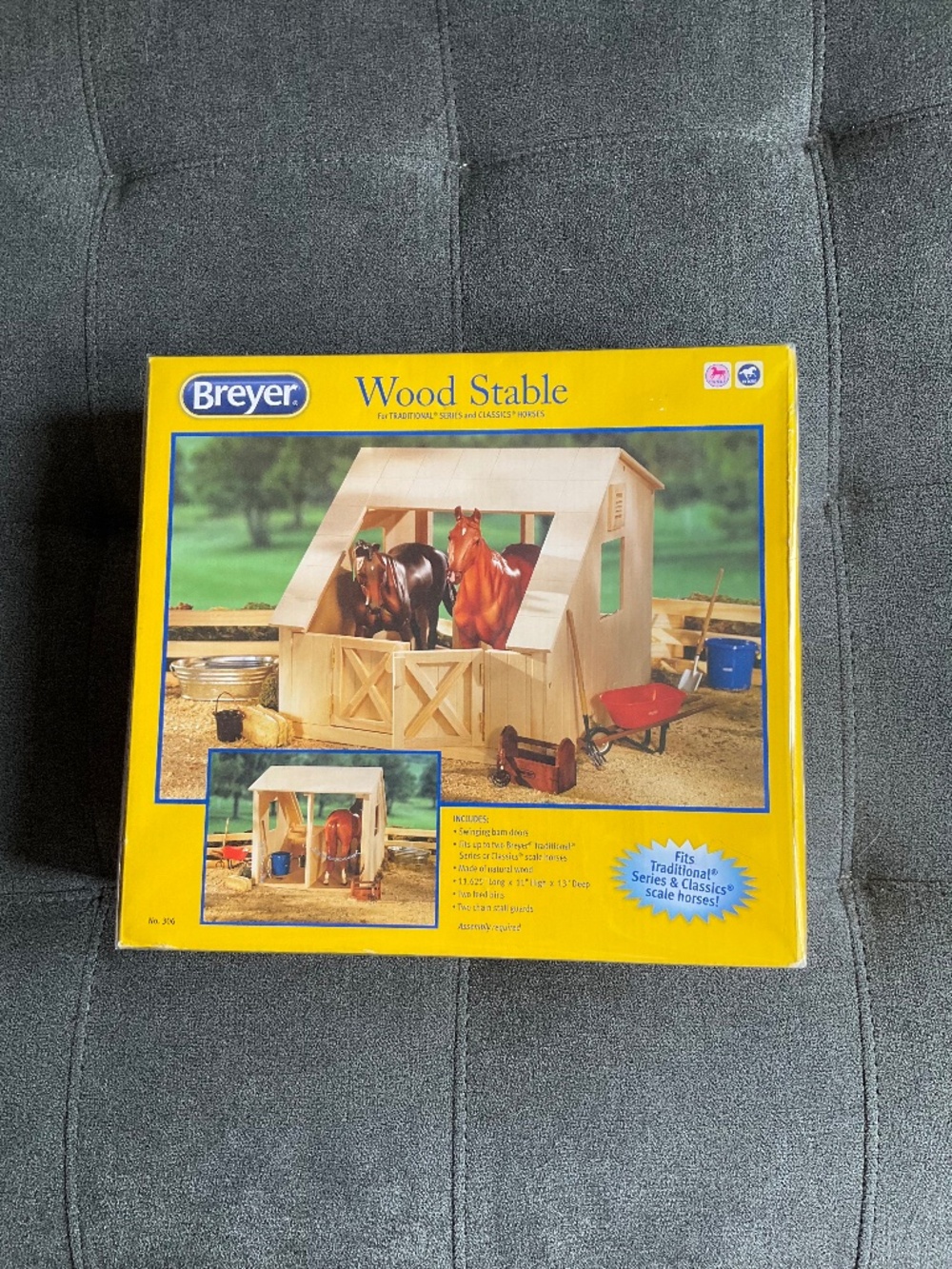 NWT Breyer Wood Stable No. 306